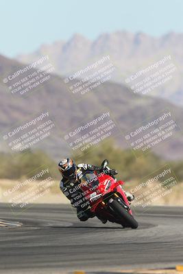 media/Oct-30-2025-Racers Edge (Thu) [[dabbdaf680]]/3-B Group/Session 2 (Turn 14)/